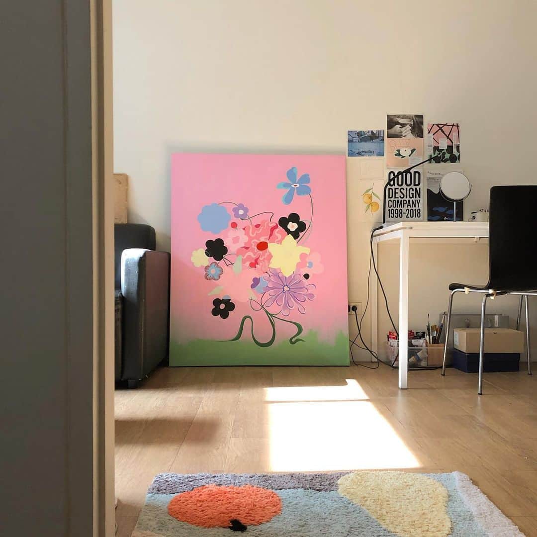 晴日のインスタグラム：「good morning light with festive playlist🌲」