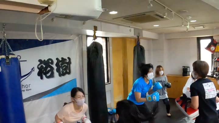 裕樹のインスタグラム：「連日20名超えで、有難い…けど  スペース考えなきゃ…  一つアイデアが出た  進めよう😏  Kickoutレディースクラス9月からの入会率98%‼️  キックは、楽しいね！」