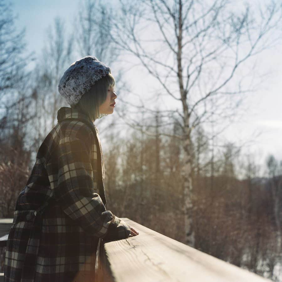 haru wagnusのインスタグラム：「spoke in the light places  ㅤㅤㅤㅤㅤㅤㅤㅤㅤㅤㅤㅤㅤ ㅤㅤㅤㅤㅤㅤㅤㅤㅤㅤㅤㅤㅤ １日遅れのハッピーバースデー また旅行とかしよか。 @umyr_xyz  ㅤㅤㅤㅤㅤㅤㅤㅤㅤㅤㅤㅤㅤ ㅤㅤㅤㅤㅤㅤㅤㅤㅤㅤㅤㅤㅤ #Rolleiflex28f #Fuji400H」