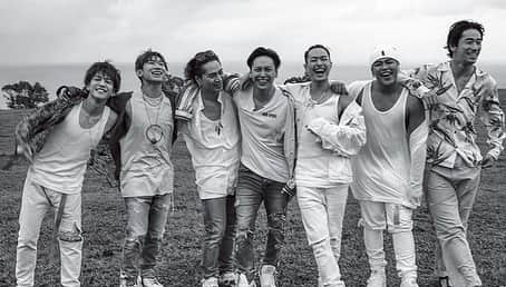 のインスタグラム：「10周年ライブありがとうございました！ 本当にこのメンバーでよかったって心から思います。 また今日から✌️✨✨✨✨ #三代目jsoulbrothers  #10周年 #ナオキさん #胴上げ #重くて辛い #誕生日おめでとう」