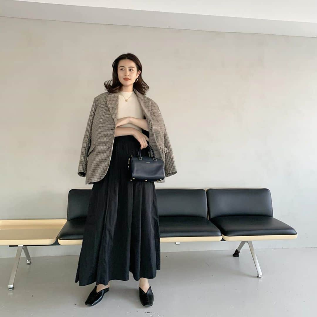 中瀬古ゆきなさんのインスタグラム写真 - (中瀬古ゆきなInstagram)「撮影の日の私服😊🧡 ・ CLASSY.のインスタライブでも着ていた お気に入りの千鳥柄ジャケット💕 AKTEのボリュームスカートとあわせました☺️ 昨日熱弁したベーシックニットはこちらです💁‍♀️笑 この日のアイテムはどれもヘビロテしてます✨ 撮影でアップヘアにしていたあとなので 髪の毛ぴょんぴょんなのはあしからず😂🧡 ・ jk @rustal_official  tops&skirt @akte_official  bag @ysl  shoes @tomorrowland_jp ✨ ・ #fashion #code #coordinate #ootd #outfit #photo #akte #rustal #ysl #tomorrowland #jk #ラスタル #アクテ」11月11日 12時42分 - yuch1129