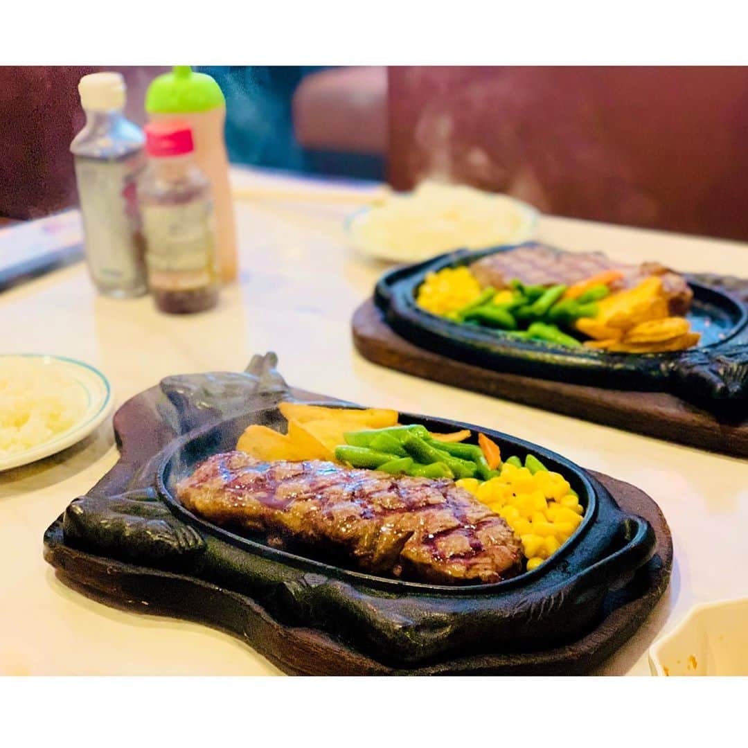 福田樹さんのインスタグラム写真 - (福田樹Instagram)「・ ・ 飲みの〆にステーキ… はさすがにやらなかったけど、ランチステーキしてきました♪ 普段食べないから肉の塊にテンション爆上がり！笑 味ももちろん美味しくて、230gじゃ足りなかった(･∀･)ﾒﾓﾒﾓ✐ ・ #沖縄旅行  #国際通り  #ステーキハウス88  #ステーキ  #にんにく醤油 がお気に入り #旅日記」11月11日 12時34分 - itsukifukuda