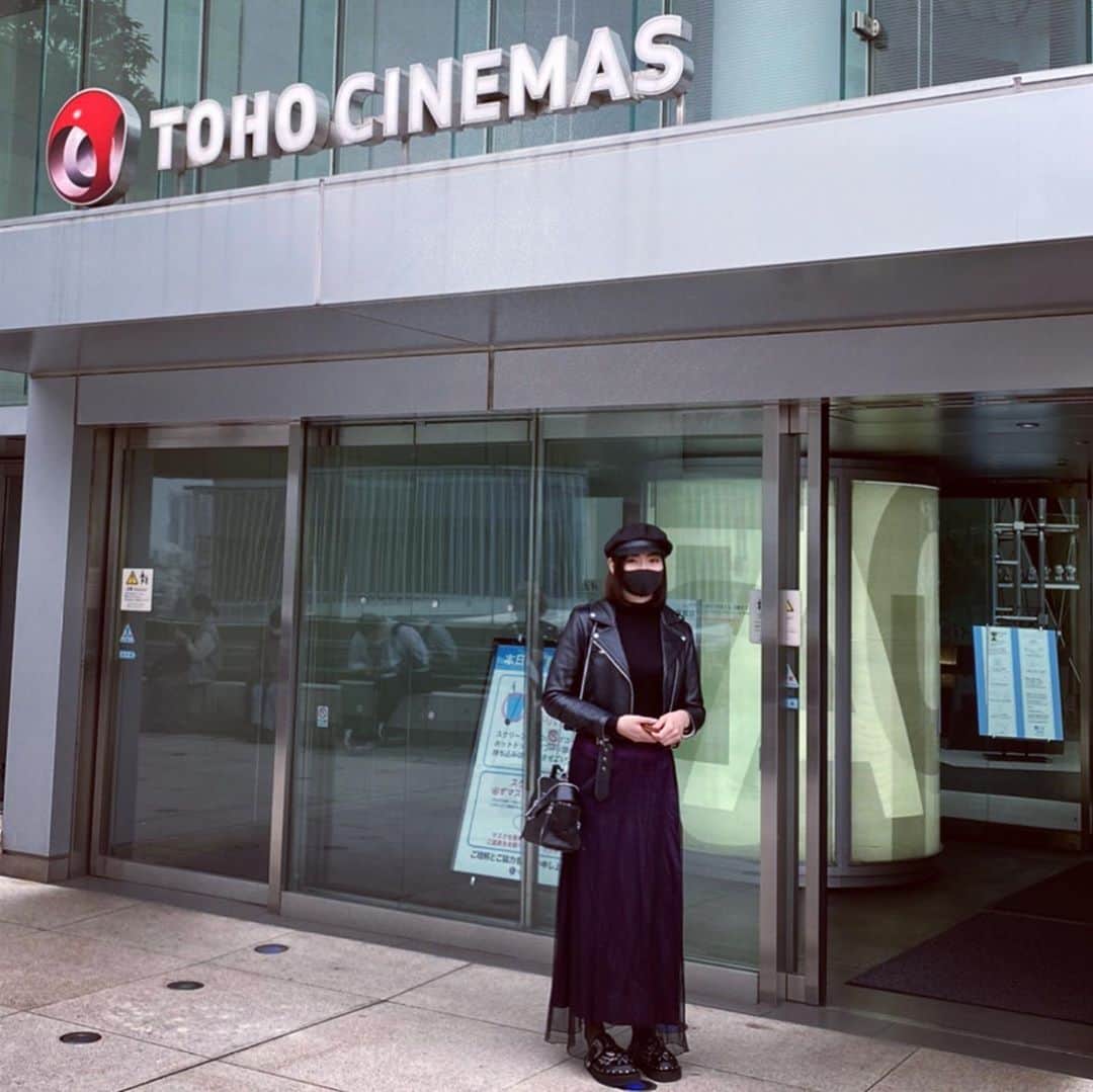 のインスタグラム：「臓器造機ゾッキ  初めて初めまして #東京国際映画祭  を 母と尋ねて三千里でした。 #ゾッキ のチケットは とてつもない勢いの争奪戦で 機械に指紋が追いつかない現象でした。 この豪華な期間、 機会に観ることができてよかった。 原作者、監督、脚本家、出演者、スタッフの皆様の生の声を聴けて より一層深堀けり。  作品は監督3人のゾッキの想いが強く それぞれの出汁がぶっ飛びで 新感覚で脳内掻き回されて 私は凄く好みでした。 こういう感覚を映像で具現化できるって凄い。。  はやくまた観たい。  母は何故この入口に 立ってと言ったのか。 ゾッキのひとかけらもないじゃない。  #大橋裕之 さん #倉持裕 さん #竹中直人 さん #山田孝之 さん #齋藤工 さん #松田龍平 さん #吉岡里帆 さん #鈴木福 さん #満島真之介 さん #柳ゆり菜 さん #南沙良 さん #安藤政信 さん #ピエール瀧 さん #森優作 さん #九条ジョー さん（コウテイ） #木竜麻生 さん #倖田來未 さん #竹原ピストル さん #潤浩 さん #松井玲奈 さん #渡辺佑太朗 さん #石坂浩二 さん #國村隼 さん #映画#漫画 #tohoシネマズ六本木ヒルズ」