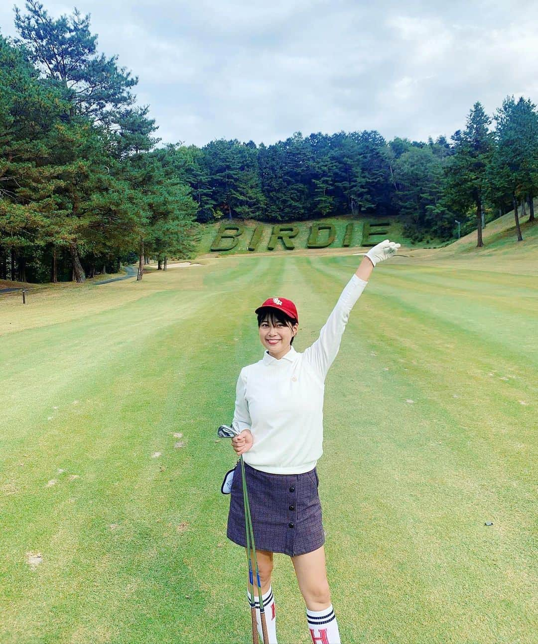 中村優さんのインスタグラム写真 - (中村優Instagram)「理恵たんとゴルフ⛳️  このシーズンのゴルフ快適で気持ち良すぎる👐🏻✨ @nkmr_yu_golf #golf#yuchagolf#ゴルフ女子#ゴルフ初心者#ゴルフスイング#打ちっぱなし#ゴルフクラブ」11月11日 12時54分 - nkmr_yu