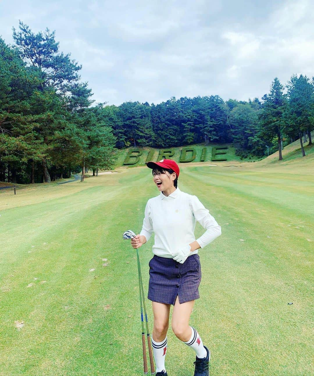 中村優さんのインスタグラム写真 - (中村優Instagram)「理恵たんとゴルフ⛳️  このシーズンのゴルフ快適で気持ち良すぎる👐🏻✨ @nkmr_yu_golf #golf#yuchagolf#ゴルフ女子#ゴルフ初心者#ゴルフスイング#打ちっぱなし#ゴルフクラブ」11月11日 12時54分 - nkmr_yu