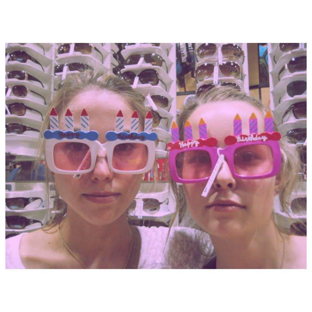 ブリジット・メンドラーさんのインスタグラム写真 - (ブリジット・メンドラーInstagram)「Happyyyy birthday beautiful qween!!!!!!! It’s so cool to do life with this day 1 💕」11月11日 13時05分 - bridgitmendler