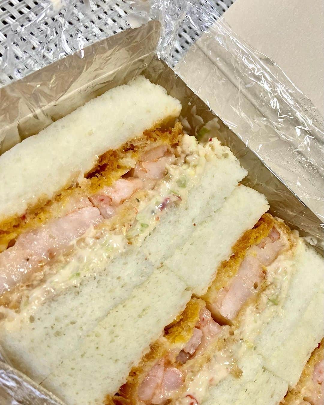 池田周平のインスタグラム：「激うまエビカツサンド発見！  #祇園 #えびかつサンド  #bluedoor」