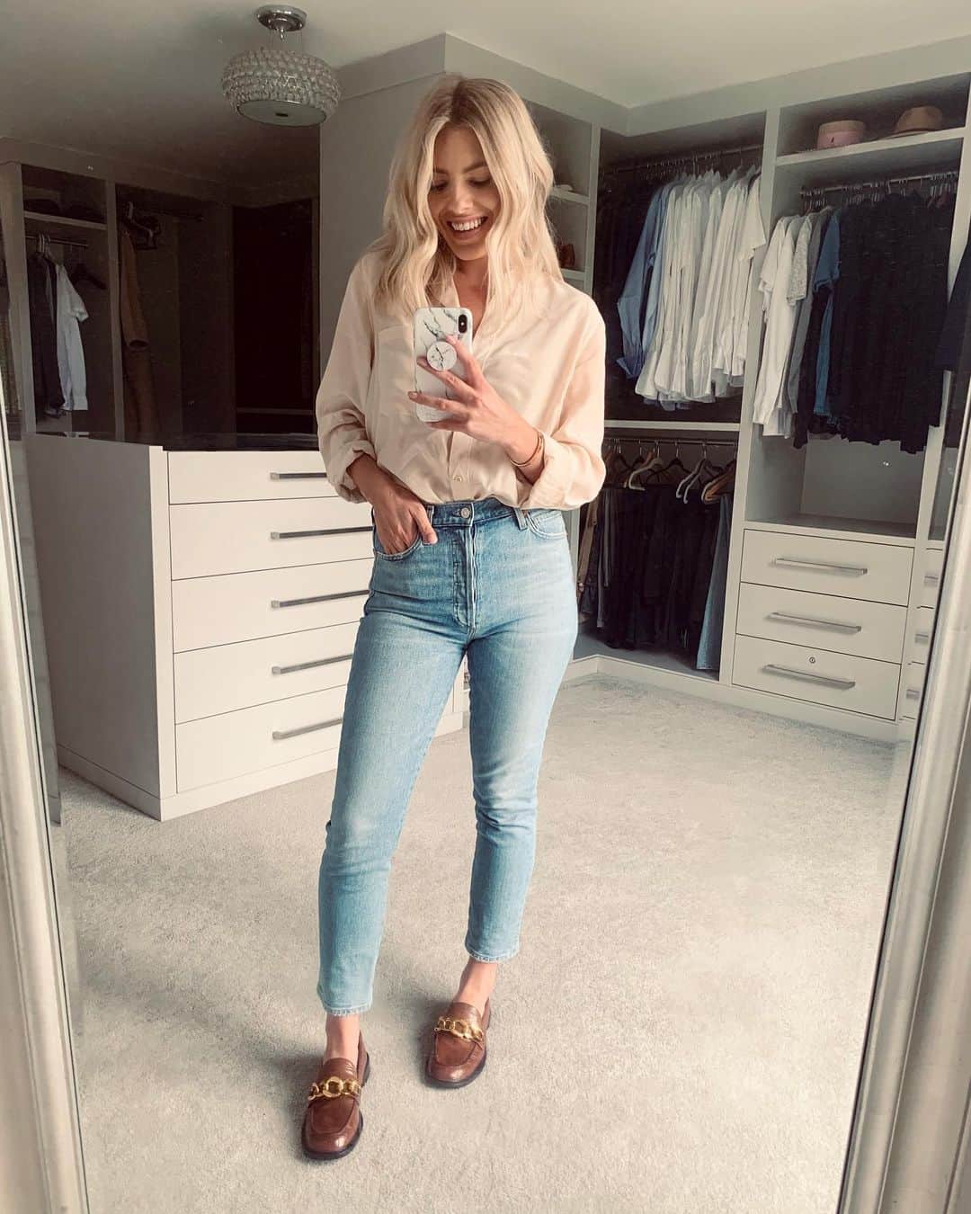 Mollie Kingのインスタグラム：「Zoom games night tonight with friends! I’ve put my “I mean business” shoes on...shame that no-one will see them 🙈🤣」
