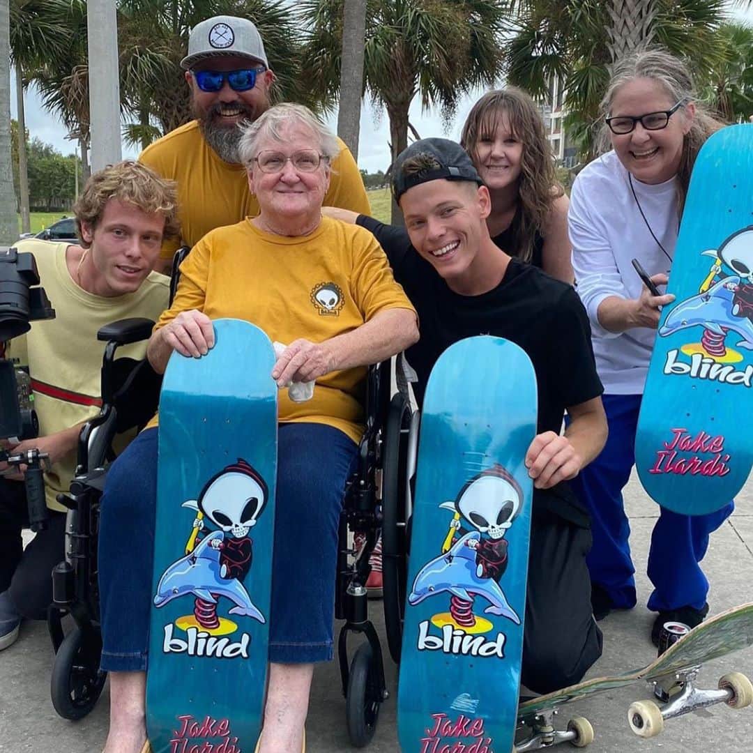 ジェイク・イラーディのインスタグラム：「My dream of becoming a professional skateboarder came true yesterday! I’m lost for words and I still can’t believe this is real. Thank you so much to @theboardr @blindskate @billweiss @rtclem @porpe for believing in me. It means the world to me that Granny was there to see it too 😭😭😭」