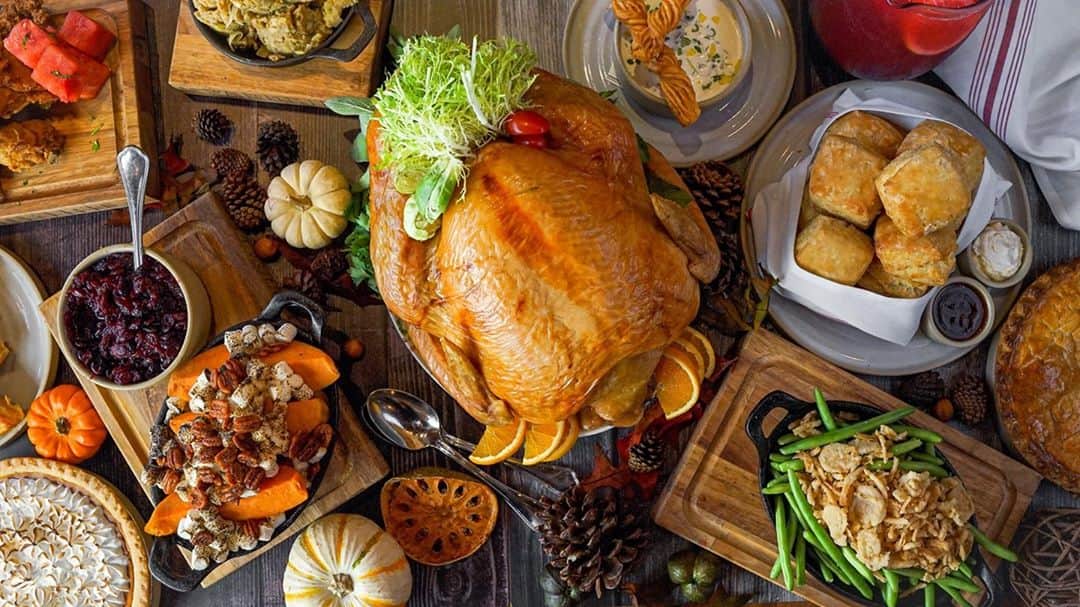 The Venetian Las Vegasさんのインスタグラム写真 - (The Venetian Las VegasInstagram)「This Southern Turkey Day meal from at @yardbirdsouthern is sure to leave you feeling many Thanks & Full. Dine in or take this beautiful feast to go! #thanksgiving #southern #vegas 🦃🍠🥧」11月11日 5時00分 - venetianvegas