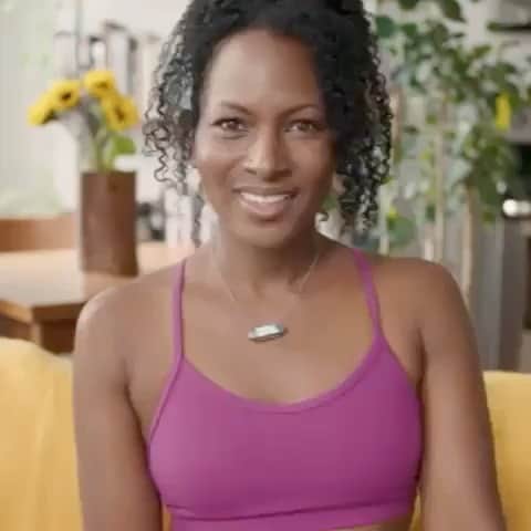 Weledaのインスタグラム：「After a long day it’s important to take a moment to check in with yourself! 🌸  Faith Hunter guides us through a simple breathing exercise that is designed to reconnect, relax, and deliver a much needed moment of peace. #weledaskin @spirituallyfly」