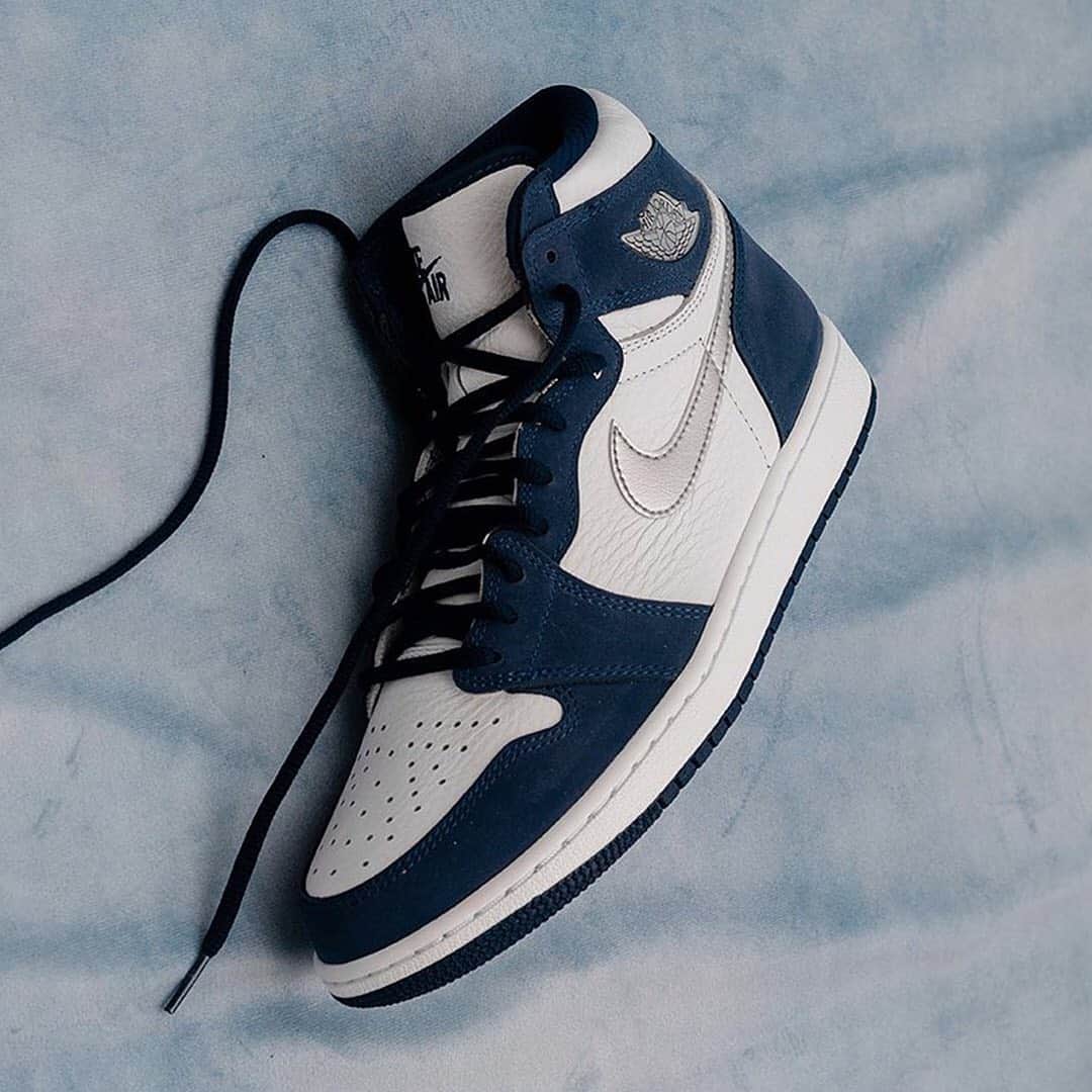 HYPEBEASTさんのインスタグラム写真 - (HYPEBEASTInstagram)「@hypebeastkicks: Here are some of the best sneaker releases of the week with the Air Jordan 1 CO.JP "Midnight Navy" spearheading its way to the top alongside the @nikesb Dunk Low “Elephant.” @adidas YEEZY BOOST 350 V2 “Fade,” @levis x @newbalance 327, and more. Click the link in bio for the full list of releases.⁠⠀ Photo: @shopnicekicks/@nike/@cncpts/adidas/@vans/New Balance⁠」11月11日 5時02分 - hypebeast