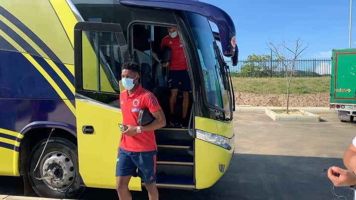 サッカー コロンビア代表チームのインスタグラム：「Listos para nuestra primera jornada de entrenamiento 💪🏻🇨🇴👍🏻⚽️  #VamosColombia」