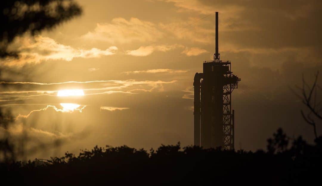NASAさんのインスタグラム写真 - (NASAInstagram)「☀️Morning glory breaks at sunrise  Vibrant hues of yellows and gold illuminate the morning sky and ignite the clouds as a @SpaceX Falcon 9 rocket with a Crew Dragon spacecraft sits at Launch Complex 39A after being rolled out overnight as preparations continue for the Crew-1 mission scheduled to liftoff this Saturday, Nov. 14 at 7:49pm EST.  NASA’s SpaceX Crew-1 mission is the first operational mission of the SpaceX Crew Dragon spacecraft and Falcon 9 rocket to the @ISS as part of the Commercial Crew Program. The mission crew includes @NASAastronauts Mike Hopkins, Victor Glover, and Shannon Walker, and astronaut Soichi Noguchi of @jaxajp.  4 👏More 👏Days!  Credit: NASA/Joel Kowsky  #NASA #LaunchAmerica #Sunrise #SunBathing #SpaceX #CrewDragon #ISS #LetsGo」11月11日 5時12分 - nasa