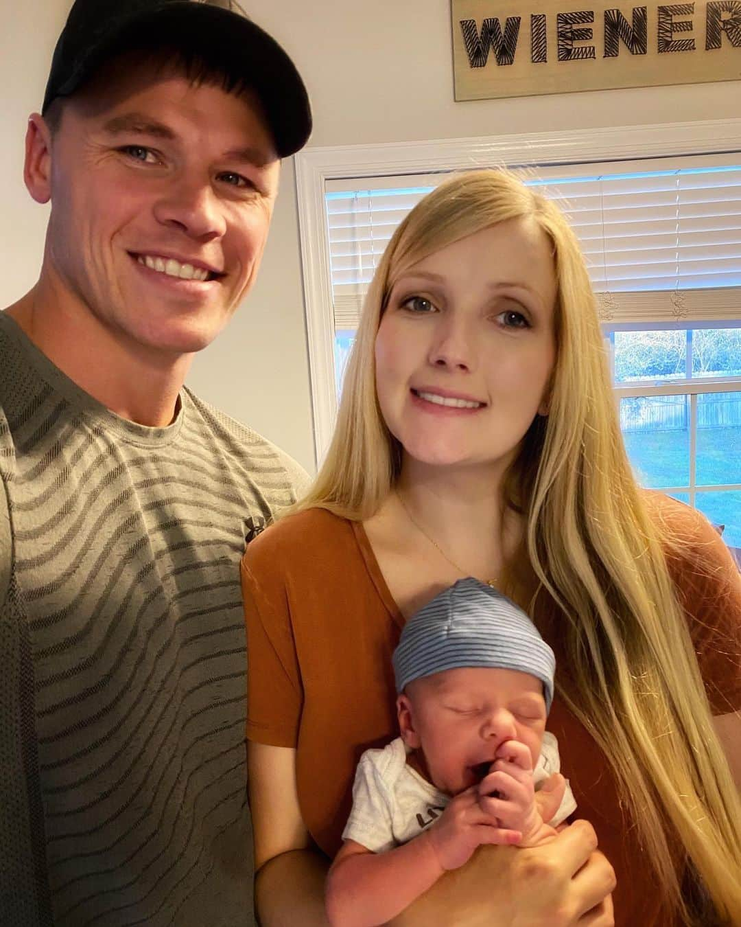 クリスティン・ベルさんのインスタグラム写真 - (クリスティン・ベルInstagram)「This Veterans Day, we're honoring active duty Marine Veteran Eric Wiener and his wife, Cherie. They just welcomed their first baby to the family! Eric and Cherie, we're sending all our love and gratitude to you, including one year of Hello Bello bundles for some extra support.  And to all our veterans, we thank you for your service.❤ @wienercherie  @hellobello」11月11日 5時18分 - kristenanniebell