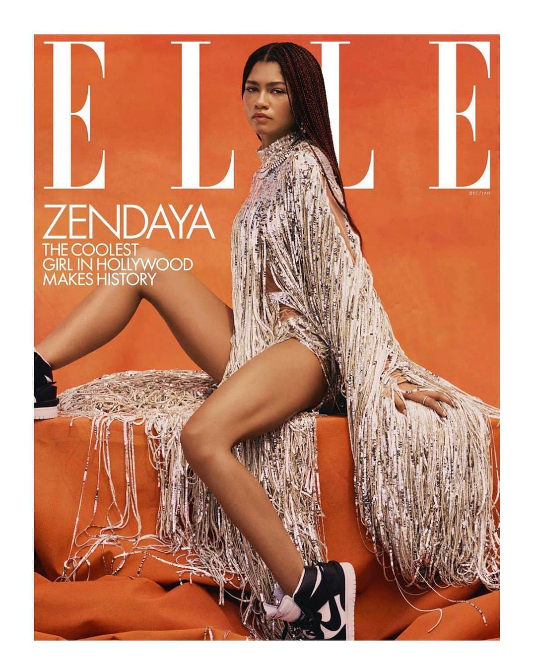 Valentinoさんのインスタグラム写真 - (ValentinoInstagram)「@zendaya was photographed for the cover of @elleusa in a silver fringe dress from the #OfGraceandLight #ValentinoHauteCouture collection.⁣ ⁣ Photographer: @micaiahcarter⁣⁣⁣⁣ Stylist: @luxurylaw⁣⁣⁣ ⁣ ⁣Hair: @kimblehaircare  Makeup: @officialsheiks  #ValentinoNewsstand」11月11日 5時21分 - maisonvalentino