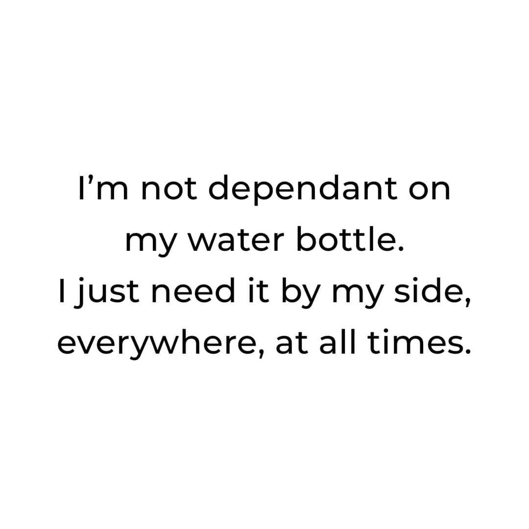 ケイラ・アイトサインズさんのインスタグラム写真 - (ケイラ・アイトサインズInstagram)「I carry my water bottle literally everywhere. 😂  Anyone else?!   Seriously though, I know so many people struggle to drink enough water each day. It's SO important to stay hydrated, so I always recommend keeping a large water bottle filled up and nearby at all times!   If you don't like drinking plain water, I recommend experimenting with other ways to stay hydrated until you find something you like. Add freshly squeezed lemon juice with some mint leaves to your water for some delicious flavour, or try herbal tea or mineral water as an alternative. It's all about finding something that works for you!  #BBGatHome #SWEATatHome #quoteoftheday #funnyquotes」11月11日 5時30分 - kayla_itsines