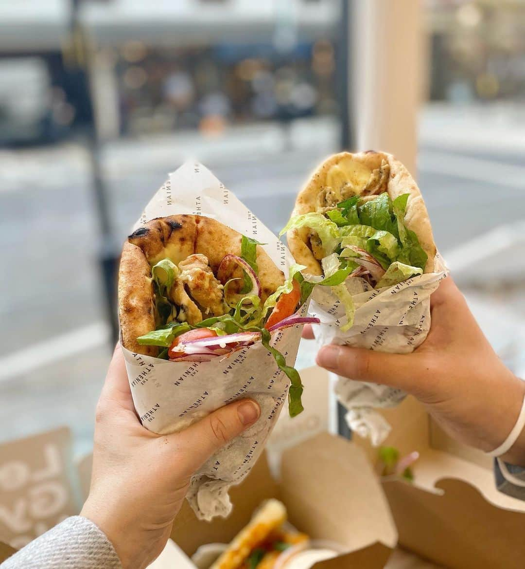 Eat With Steph & Coのインスタグラム：「Eating like a Greek at @theathenianuk and loving it 🤤 my second visit because the gyros are soo so good and their signature sauce is unreal! They have lots of locations and do deliveries! Order now and thank me later 😉  📍Locations: London Bridge, Tooting, White City, Victoria, Canary Wharf, Boxpark Shoreditch and Boxpark Wembley 💰Price: £5-£8 👩🏻‍🍳Cuisine: greek ❤️Best for: cheap eats and great vegan alternative  🍽top dish: gyros/souvlaki ☎️Book ahead: walk in/takeaway 🌱veg options: Veggie and vegan   #EatLikeAGreek #GrillMeMedBlock #violife  #invite」