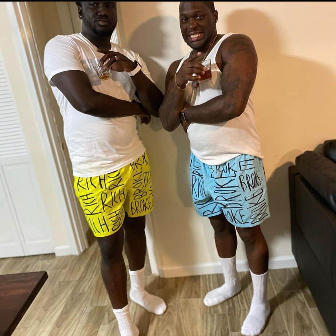 リル・デュヴァルのインスタグラム：「how Florida niggaz model my merchandise 😂😂😂😂😂😂😂😂 link in my bio」
