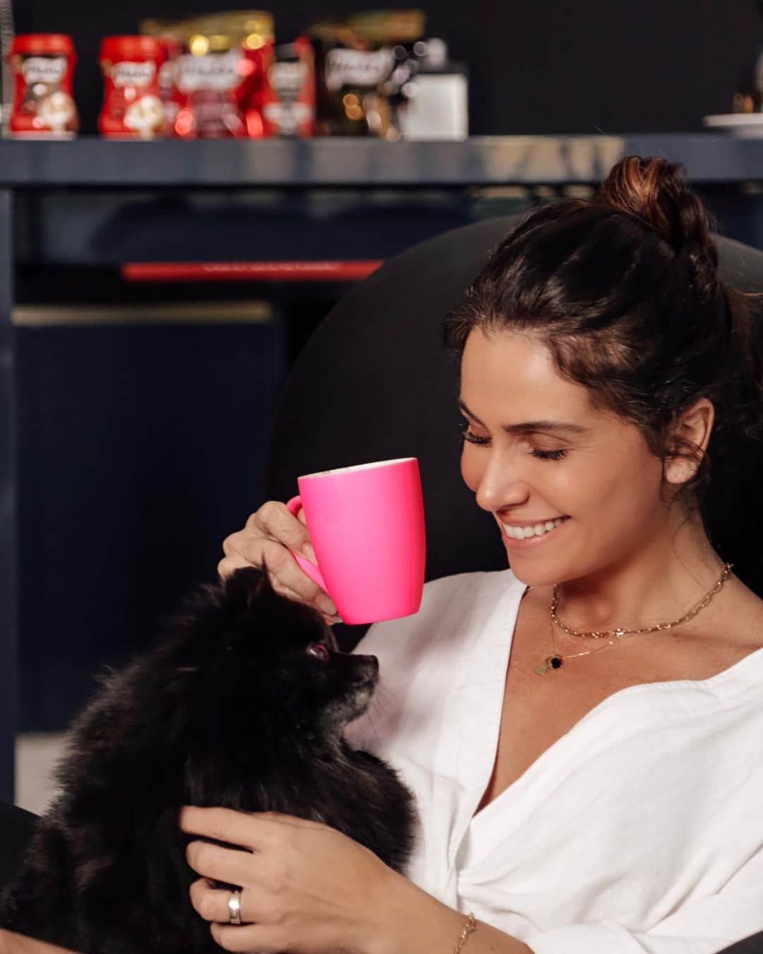 Giovanna Antonelliのインスタグラム：「Oie, amoress ✨  Eu amo café de qualquer jeito, mas o capuccino tem meu coração❣️a minha receita é cheia de segredinhos e claro que não pode faltar o queridinho @cafepilao , Pilão 252° ☕  E você, também tem uma receitinha especial de café?  Me conta aqui, vou amar conhecer todas!  Logo logo eu mostro pra vocês meus segredinhos pra fazer um cappuccino bem especial aqui no meu igtv, fiquem atentos. #ForçaQueTeDaForça #ad」