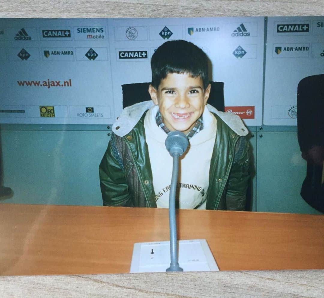 マルコ・アセンシオのインスタグラム：「How it started. ➡️ How it’s going.  Hace unos añitos en la misma sala de prensa... 😅🤣🔝」