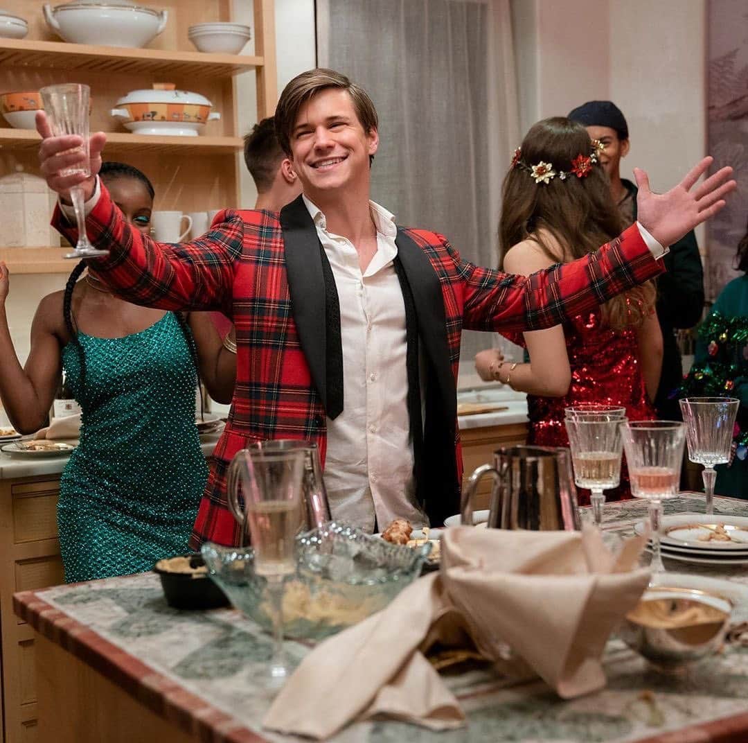 のインスタグラム：「Congrats to former Inside Gymnastics contributor and WOGA Elite @glennmccuen on his new Netflix show! More from Glenn in our December issue!  Posted @withregram • @glennmccuen The wait is over! #dashandlily is now streaming on #netflix 🥳 Get ready for a story that will leave you feeling as elated as Edgar Thibaud at a party! 🥂 #youresoweird」