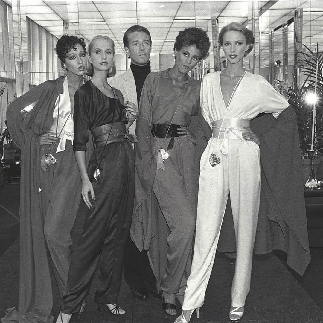 ホルストンのインスタグラム：「The iconic #Halston jumpsuit: shop the latest edit now on halston.com」