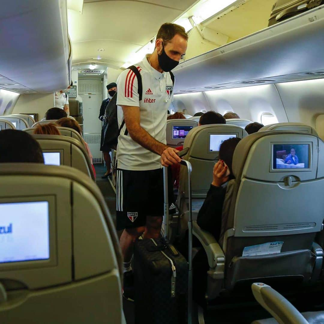 São Paulo FCさんのインスタグラム写真 - (São Paulo FCInstagram)「São Paulo ✈️ Rio de Janeiro ⠀⠀⠀⠀⠀⠀⠀⠀⠀ ⚽️ @copadobrasil  ⠀⠀⠀⠀⠀⠀⠀⠀⠀ #VamosSãoPaulo 🇾🇪 ⠀⠀⠀⠀⠀⠀⠀⠀⠀ 📸 Miguel Schincariol / saopaulofc.net」11月11日 6時14分 - saopaulofc