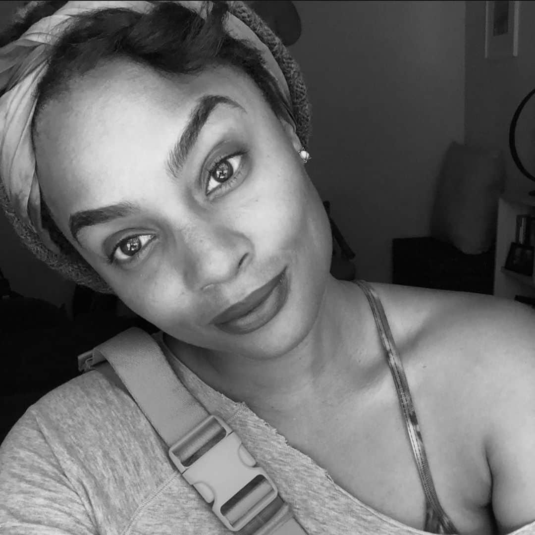 のインスタグラム：「Happy birthday to this weasel. She wanted me to say something nice for her birthday. But as you all know, I’m not capable of such foolishness.   This year has had its ups and downs and through it all @iamalesharenee has remained DM-less. So go ahead and give it a slide. All slides are welcome. If she doesn’t respond it’s because she’s not interested. But slide nonetheless. (Insert sappy quote about friendship and family here). Also, whenever we read lines together, she yells at me for not having the framing right for her angles. Pretty girls always complain about angles. Smh.   Anyway, have you slid yet? If she doesn’t respond it’s probably because she’s getting too many to focus. Please don’t send nudes, unless it’s of Morgan Freeman. She Loves Morgan Freeman.  Anyway. Happy Birthday @iamalesharenee  Love you!」