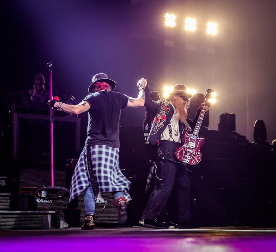 Guns N' Rosesさんのインスタグラム写真 - (Guns N' RosesInstagram)「This time last year, we were rocking Houston, TX with Billy Gibbons」11月11日 6時38分 - gunsnroses