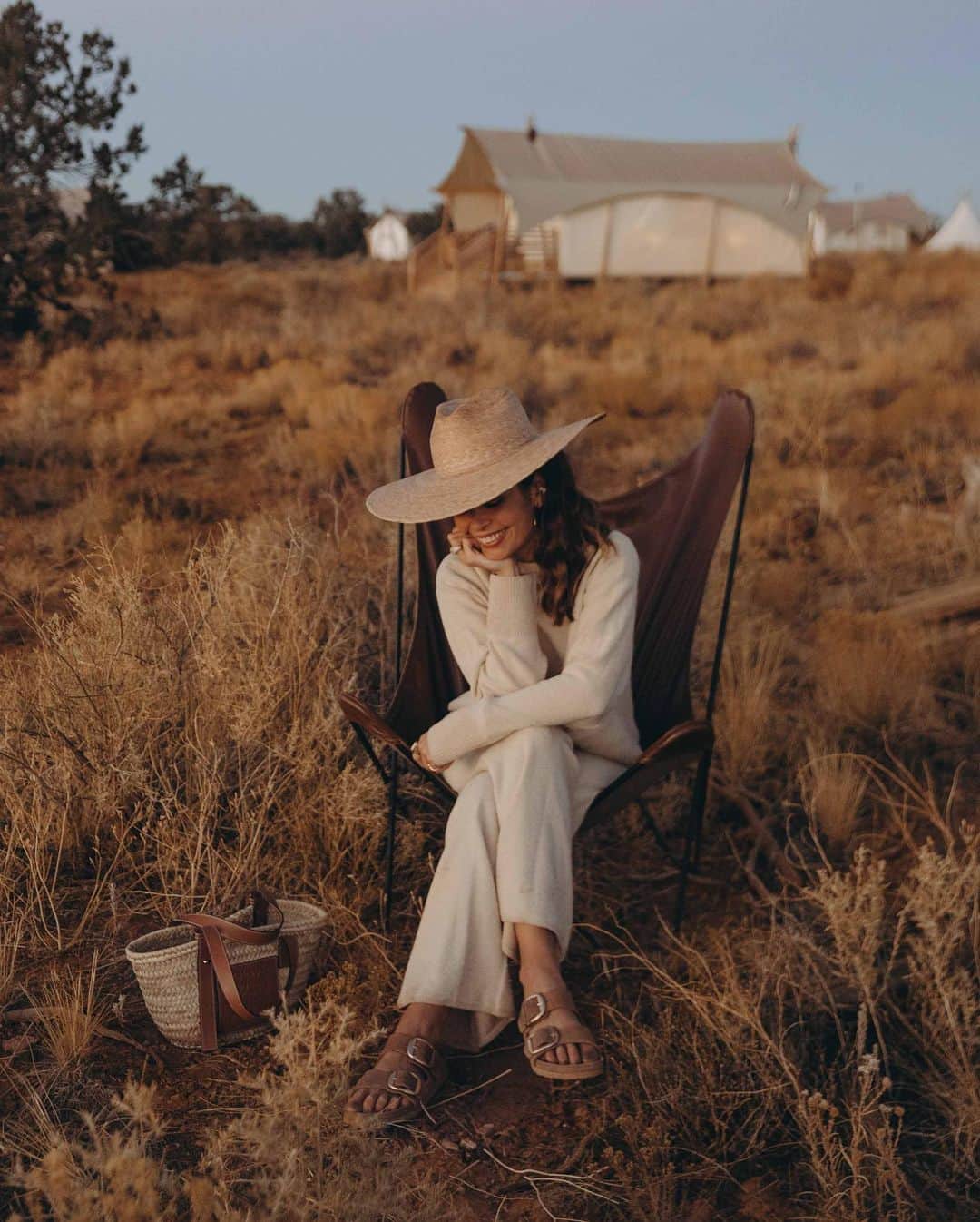 Collage Vintageのインスタグラム：「Cozy fall in Arizona 🍂🍁 #collageontheroad」