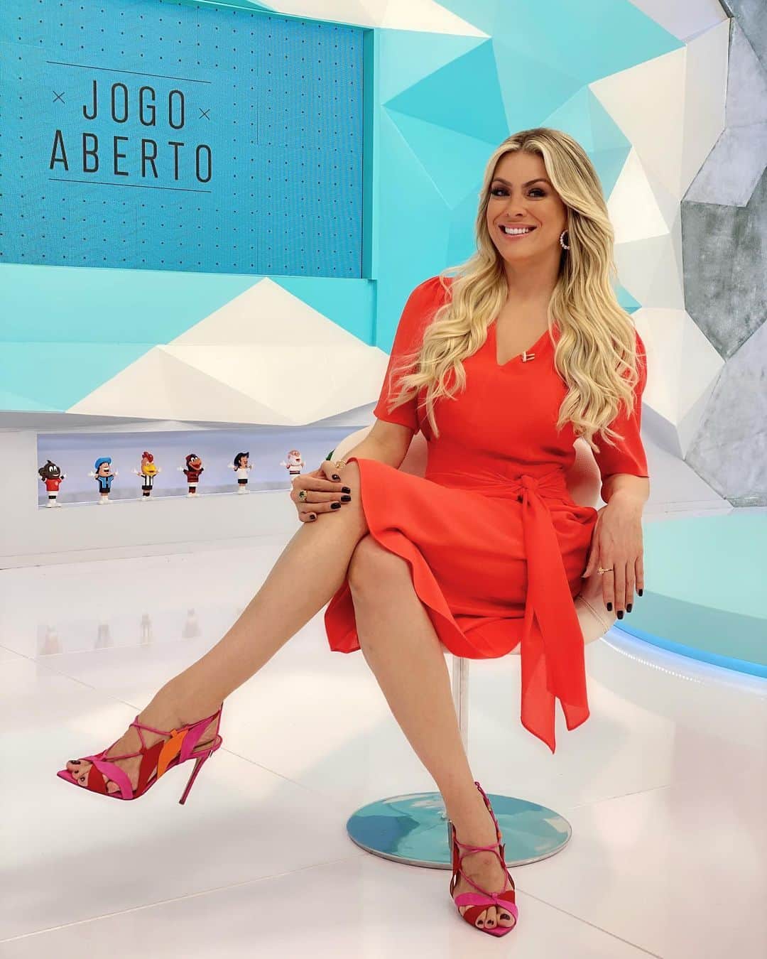 レナータ・ファンのインスタグラム：「@jogoaberto que lembrarei como o dia do retorno de Abel Braga ao Inter e a chegada de Rogério Ceni ao Flamengo! Boa sorte aos dois treinadores! Gostaram das contratações? Foto @josigss」