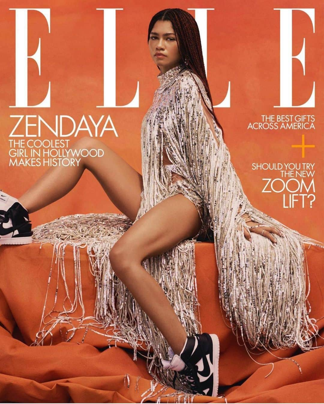 YOONさんのインスタグラム写真 - (YOONInstagram)「Covergirl @zendaya in @ambush_official x @nike DUNK HI lookin fly 🖤👟　  Who else's excited for #Euphoria season 2? 🙋🏽‍♀️ #Nike #ambush #dunkhigh #zendaya #elleusa」11月11日 7時05分 - yoon_ambush