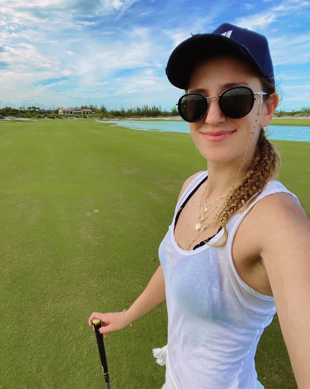 ビクトリア・アザレンカのインスタグラム：「⛳️ ☀️ 😊」