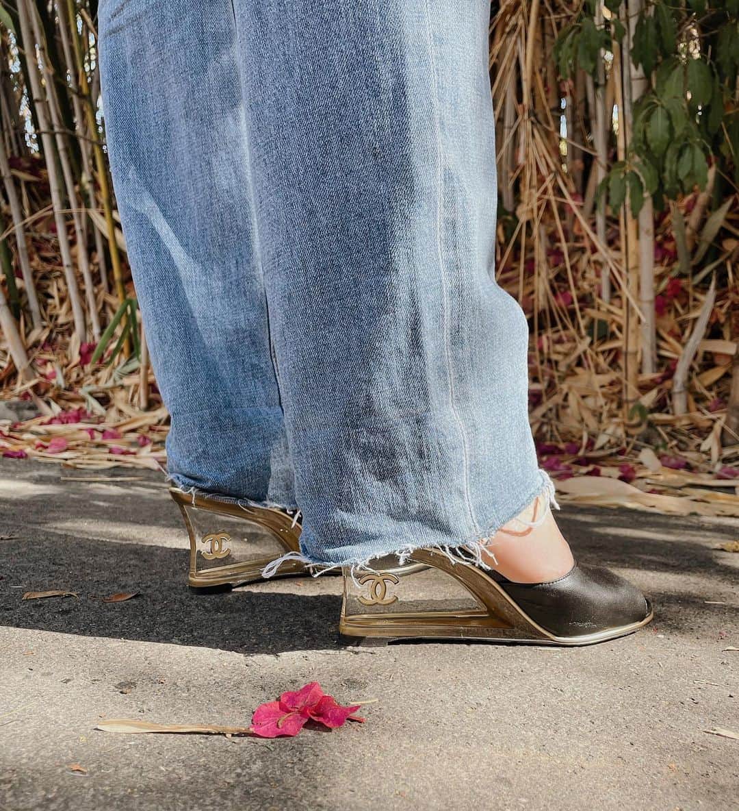 ジェシカ・ジェーン・クレメントのインスタグラム：「Shoes for stepping on ____. (Fill in the blank👁👄👁)」