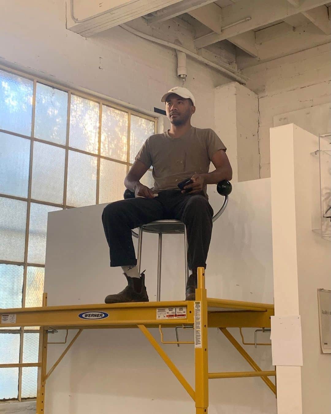 トロ・イ・モアのインスタグラム：「34 trips. 🥰🎂 very thankful  📷 @alex.manriquezz」