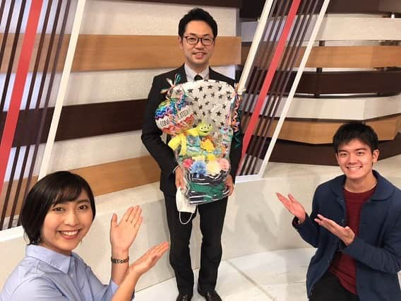 井上智晶さんのインスタグラム写真 - (井上智晶Instagram)「先月、長男が誕生しました。 報道部の皆さんに 素敵なお祝いをいただきました。 新人の二人が選んでくれました。 大切に使わせていただきます！  これから子育ても、頑張っていきます！  #岩手めんこいテレビ #アナウンサー #井上智晶 #誕生　#出産祝い　#嬉しい #オムツケーキ」11月11日 7時28分 - tomoaki.mit.inoue