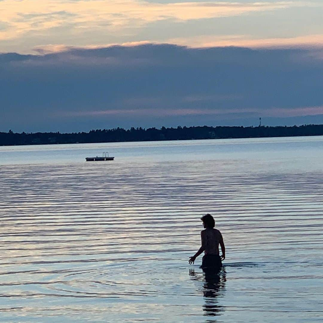 ジャック・ファライーさんのインスタグラム写真 - (ジャック・ファライーInstagram)「As the dust settles from the weekend, a reminder the work isn’t over. We can’t go on vacation (and I promise this very vacation-like photo is from a while ago). There are two senate runoffs for Georgia in January, so we still have a chance to flip the senate. New voters in Georgia have until December 7th to register to vote, and I want to shout out a few BIPOC led groups that have been doing the work in Georgia for a while to help fight voter suppression: @fairfightaction, @newgeorgiaproject and @blackvotersmtr. If you’re looking for places to donate or volunteer, those are great choices. Let me know others in the comments!」11月11日 7時29分 - jackfalahee