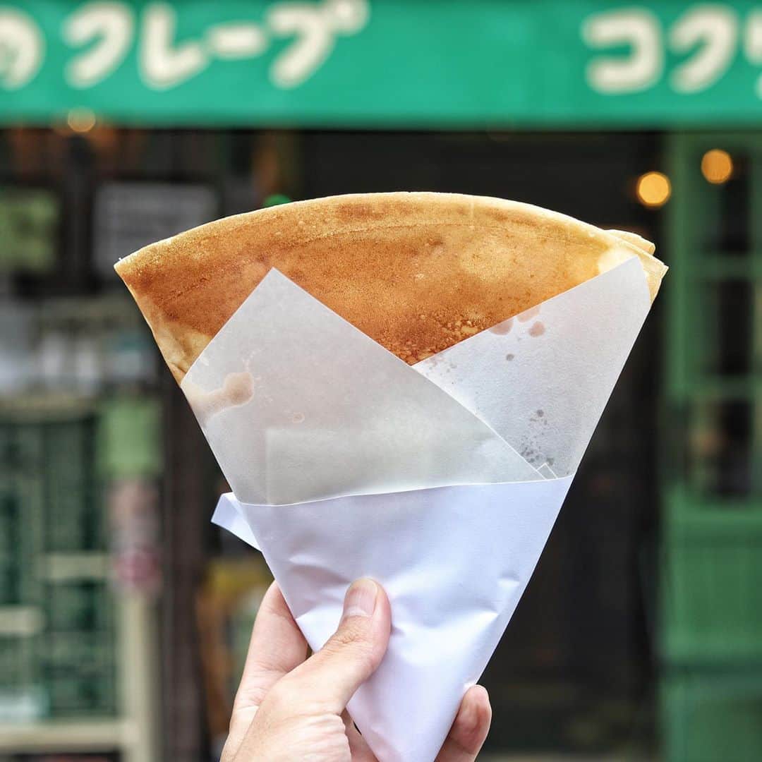 きょん。さんのインスタグラム写真 - (きょん。Instagram)「.  .  コクリコ・クレープ  極めて シンプル "シュガーバター"。  店前のベンチで 腰掛け食べてたら "うわー！美味しそう！"って。  特別 装飾していないのに 惹かれるこのフォルム、 いいなあ。  #コクリコクレープ #kamakura#sweets」11月11日 7時31分 - kyon_tokiiro