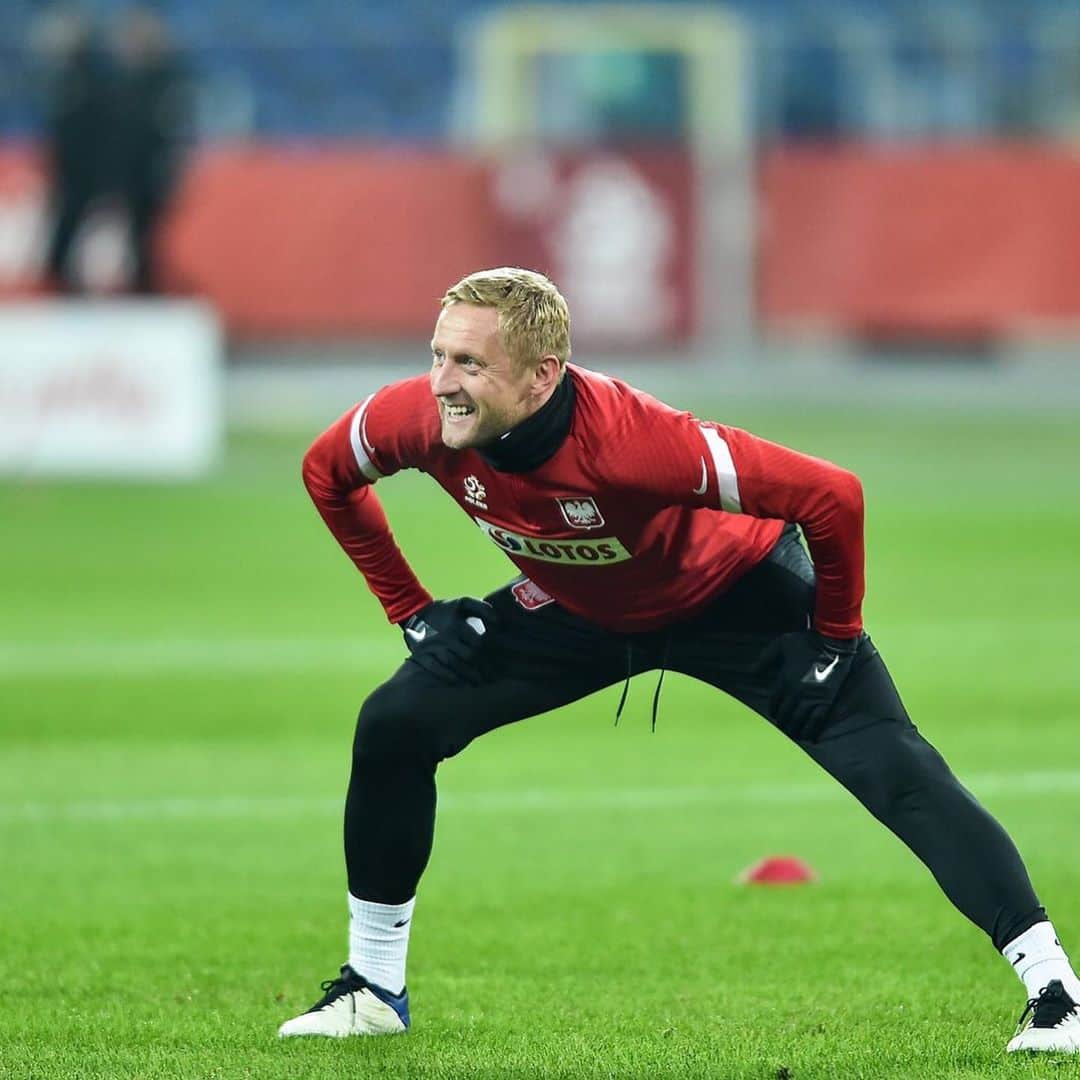 カミル・グリクのインスタグラム：「Zawsze wielki honor i duma grać na @stadionslaski.pl 🇵🇱」