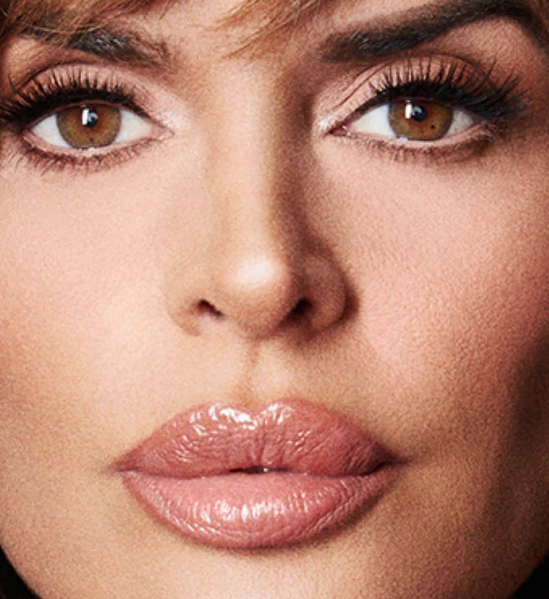 リサ・リナさんのインスタグラム写真 - (リサ・リナInstagram)「“These Lips have had their own career. “ 💋  @rinnabeauty」11月11日 7時48分 - lisarinna