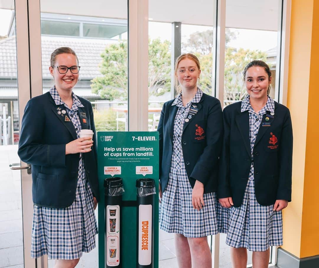 7-Eleven Australiaさんのインスタグラム写真 - (7-Eleven AustraliaInstagram)「This National Recycling Week we’re proud to share the launch of the 7-Eleven Cup Rescue Schools Program! 😊♻   All cups collected through the 7-Eleven Cup Rescue units are delivered back to the schools’ local store for collection by @simplycups.australia. Once collected, innovative new technologies transform the cups into upcycled items, such as kerbing, car stops, and garden beds, which are all made locally in Australia. Now, that’s a win! 👍  To learn more and sign up your school, just like Toorak College (pictured), head to www.7eleven.com.au/cuprescue #nationalrecyclingweek #cuprescue #simplycups #recycling #recycle」11月11日 8時00分 - 7elevenaus