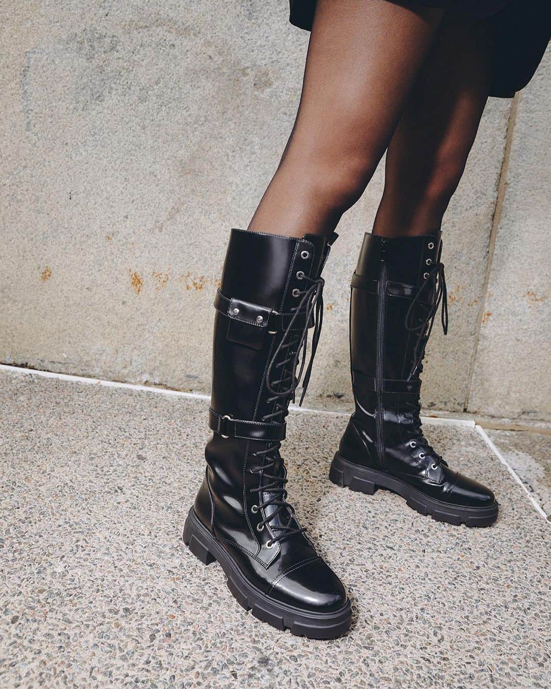 ALDO shoesさんのインスタグラム写真 - (ALDO shoesInstagram)「Looking for boots that mean business? Meet Sadiya. Our rocking knee-high boots were made for strutting with their tough lug sole and heavy-duty lace up details. #AldoShoes」11月11日 8時05分 - aldo_shoes