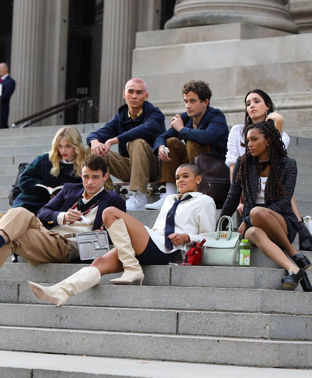 Just Jaredさんのインスタグラム写真 - (Just JaredInstagram)「The stars of the new @gossipgirl series take over the steps of The Met while filming for the day! Head to JustJared.com to see more set pics.  #GossipGirl #EmilyAlynLind #ThomasDoherty #EliBrown #EvanMack #JordanAlexander #SavannahSmith #ZionMoreno  Photos: Getty/Backgrid」11月11日 13時40分 - justjared