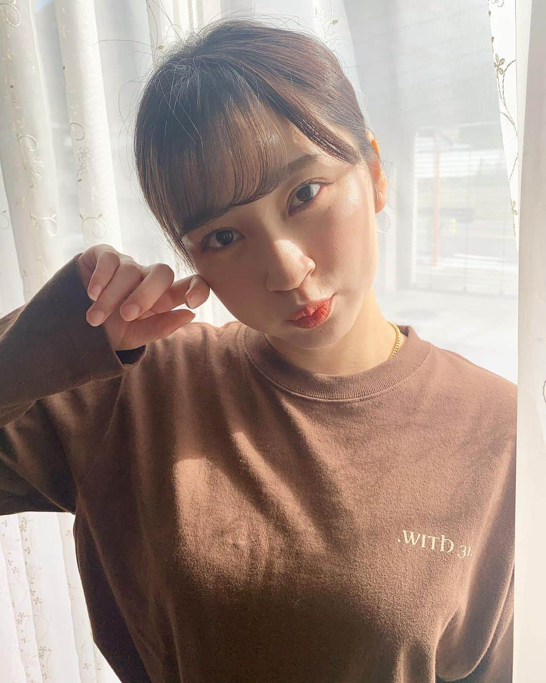 廣田佳菜子さんのインスタグラム写真 - (廣田佳菜子Instagram)「こんにちは🌼 今日はレベラ様からいただいた長Tを着てみました👕 胸のロゴは『.WITH31.』と書いていて、『ウィズミー　31日（1か月＝毎日）私と一緒に』という意味です🧐💕  わたしは茶色にしてみたよ🤎 どうですか？  #レベラ#ミスキャンパス同志社#ミスキャンパス#ミスキャン#ミスコン」11月11日 13時41分 - kanako__h.1201