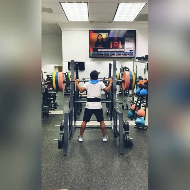小平智のインスタグラム：「今日は脚トレーニングじゃ〜💪 愛燦燦！なぜこの曲にしたのかはわかりません！笑 選手生活を長くできる体、怪我のない体、連戦が続いても疲れない体、ブレない体、かっこいい体、を目指して頑張ります💪😊👍 #トレーニング #下半身 #体 #小平智」