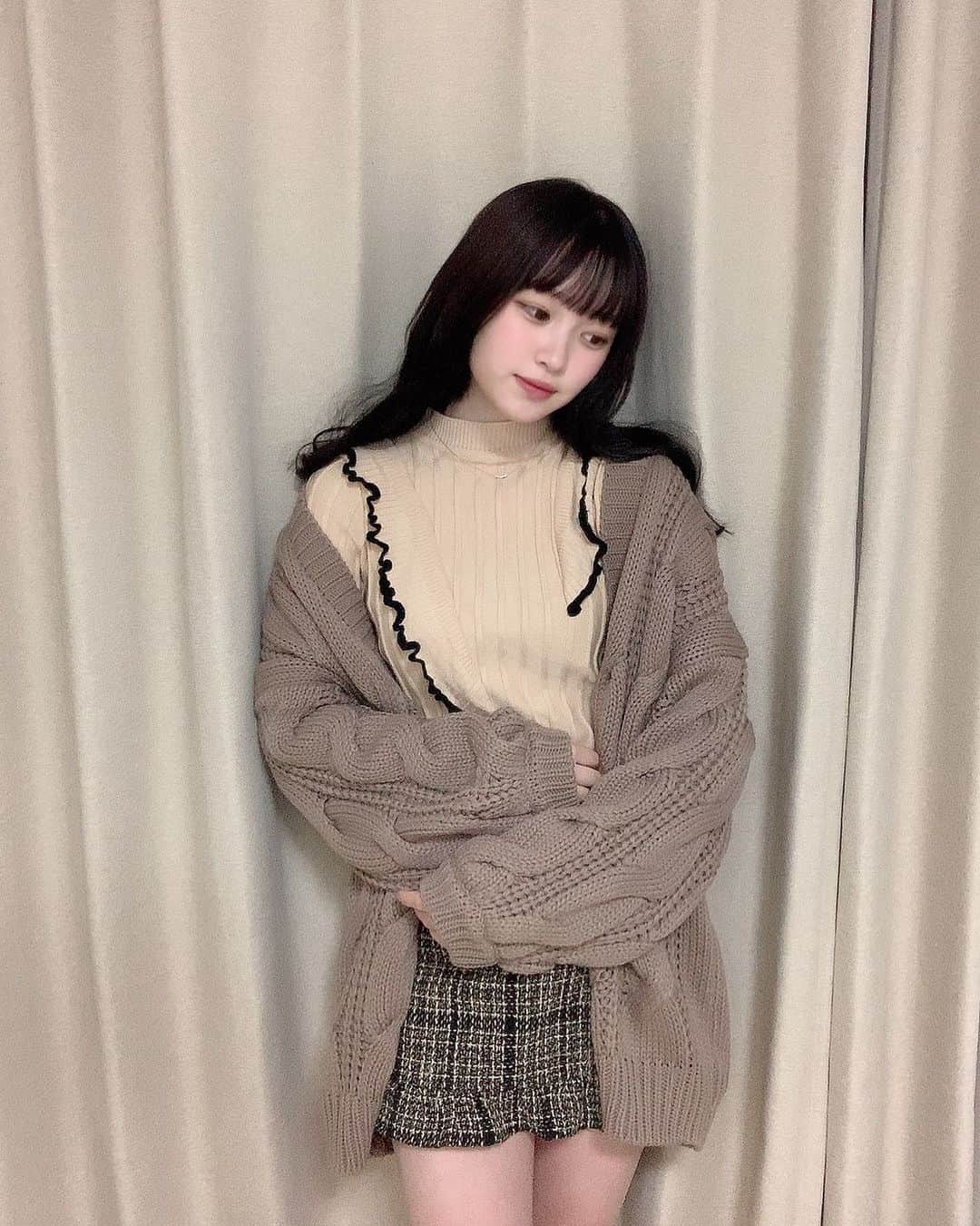平野夢来（ゆぴぴ）のインスタグラム：「フリルの可愛いトップス〜🍯 優しい感じの色のトップスなかったから嬉しい、、❕  #いちななきろぐらむ #イチナナキログラム」