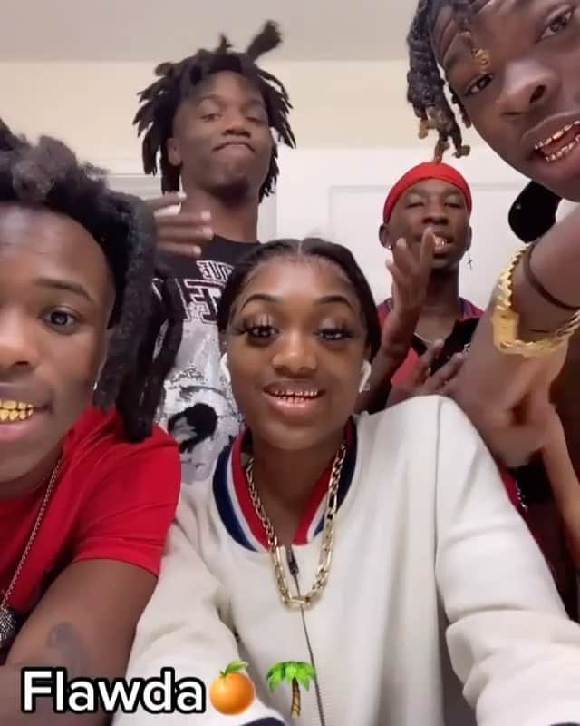 リル・デュヴァルのインスタグラム：「So flawda wit it! 😬😬😬😬😬😬 And all these jits are straight A students and got scholarships to Ivy League schools 🙏🙏🙏🙏🙏🙏🙏🙏 the girl is gonna be president of the United States in 20 years #imightbelying」
