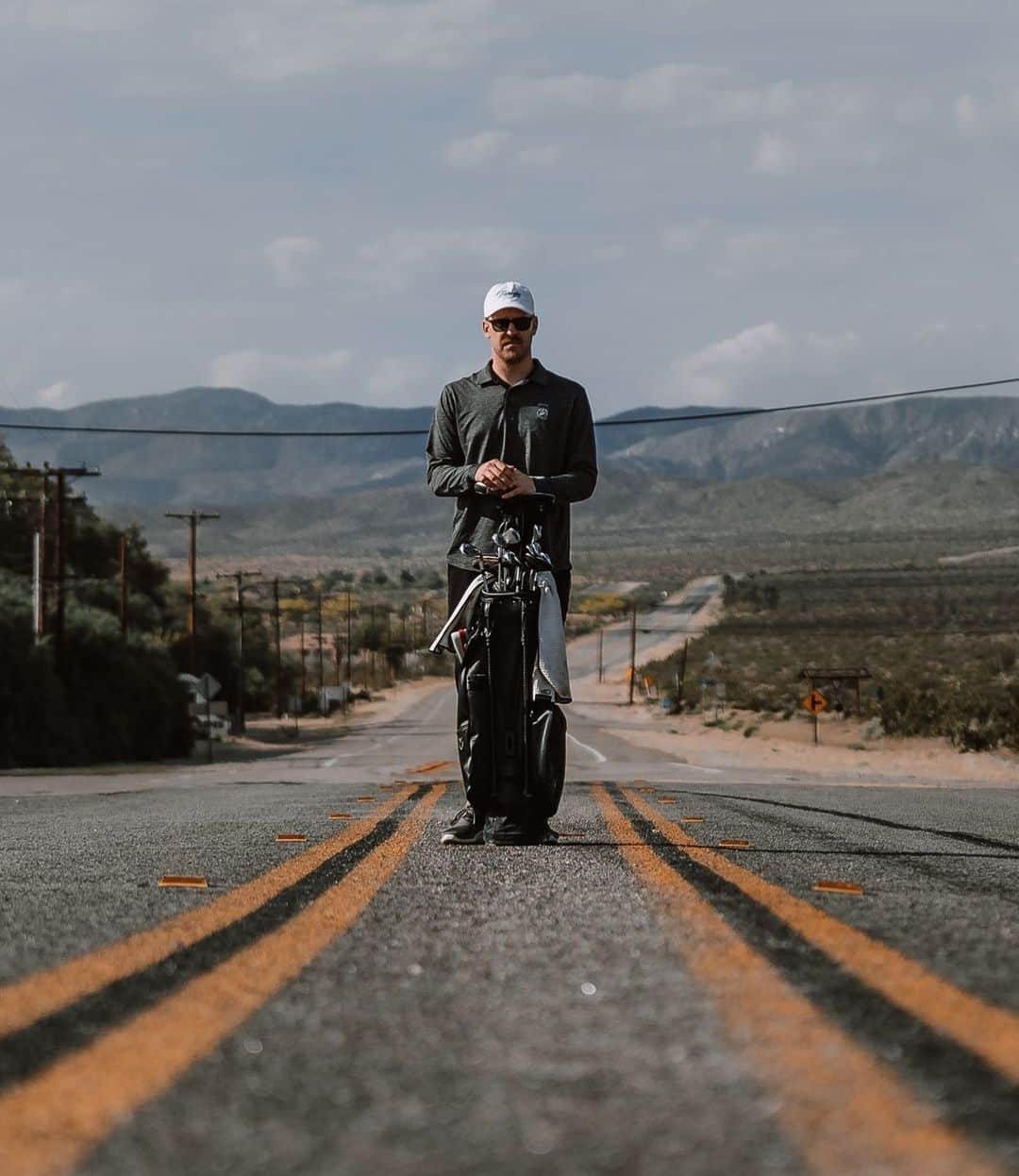 ジーエルシーオーのインスタグラム：「Gone Golfin’」