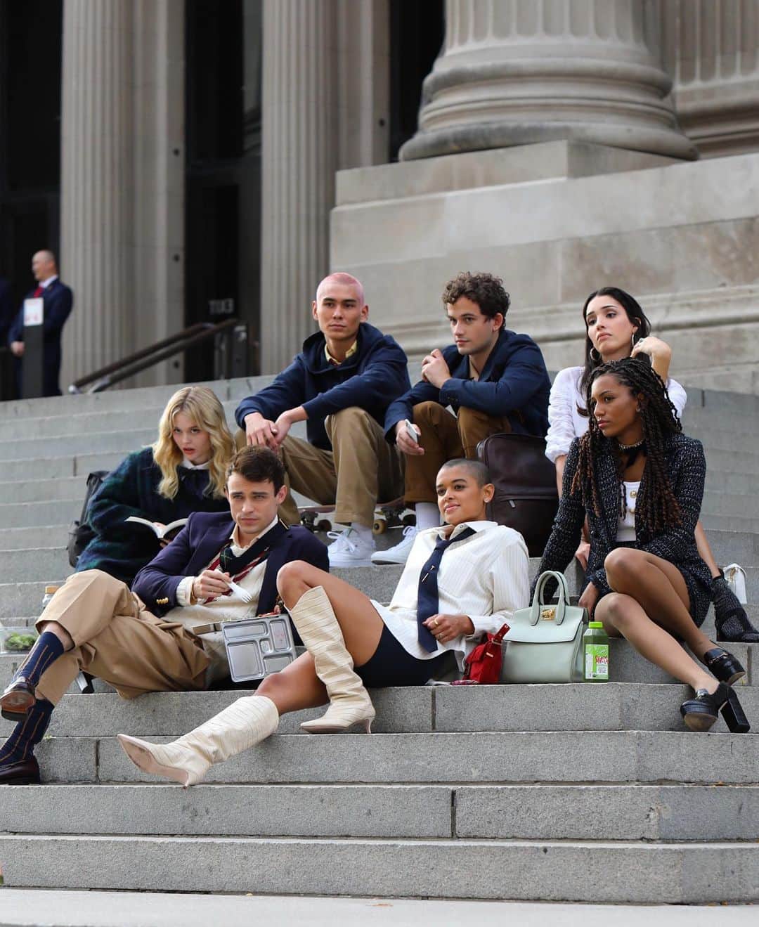 Harper's BAZAARさんのインスタグラム写真 - (Harper's BAZAARInstagram)「Hey, Upper East Siders, say hello to the new cast of @GossipGirl. Filming for the @HBOMax reboot has officially started in New York City and new paparazzi photos from set show the cast gathering on the steps of the Metropolitan Museum of Art—an iconic setting from the original CW teen drama. Head to the link in our bio to see more.」11月11日 8時40分 - harpersbazaarus
